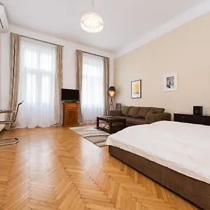 Bed & Breakfast Rosa Linde - Comfort, Wien