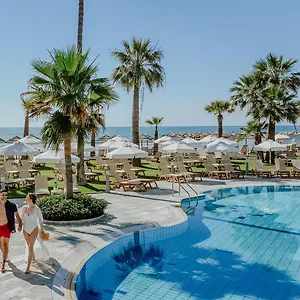 ***** אתר נופש Golden Bay קפריסין