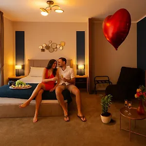 https://al-centro.bucharesthotelsnow.com