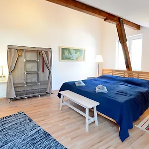 House With Courtyard & Parking Close To Stadtpark Viena